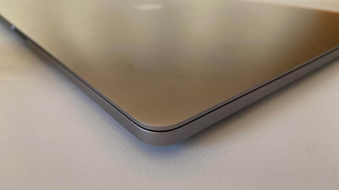 MacBook本体 MacBook Pro 15\" Intel i7 / 16GB / 512GB