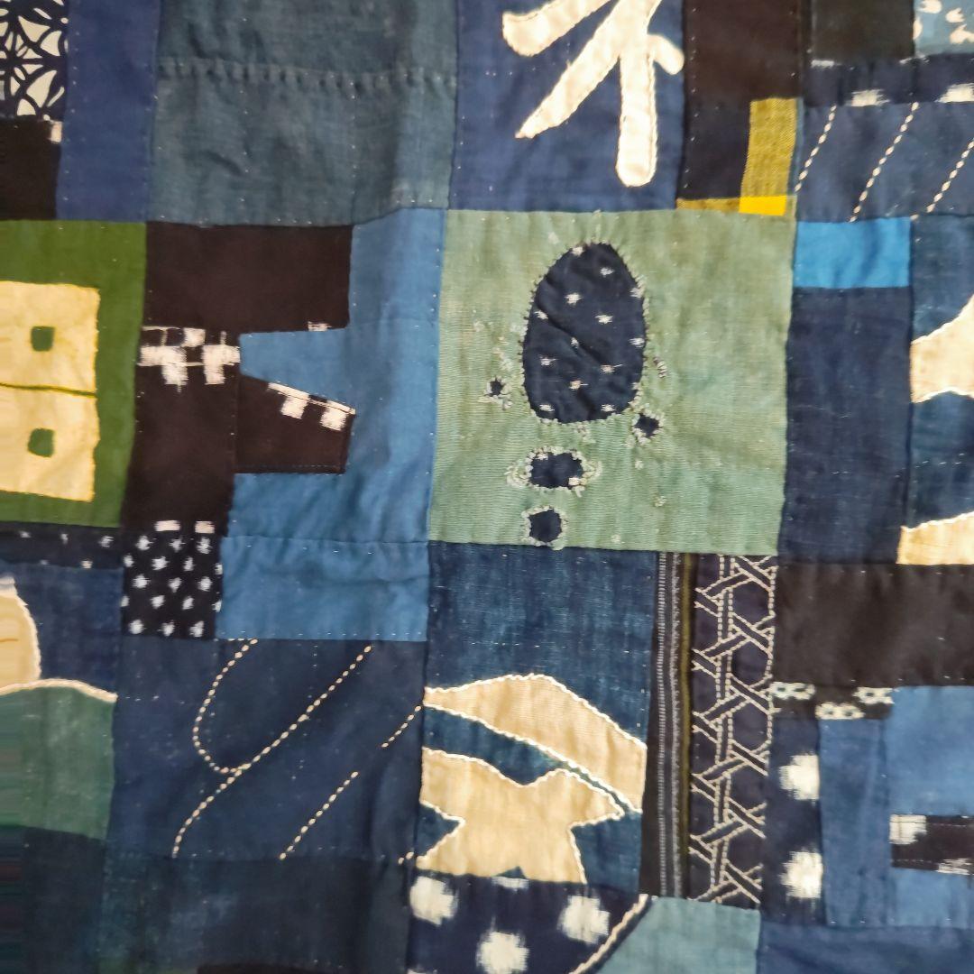 藍染古布のベッドカバーです。