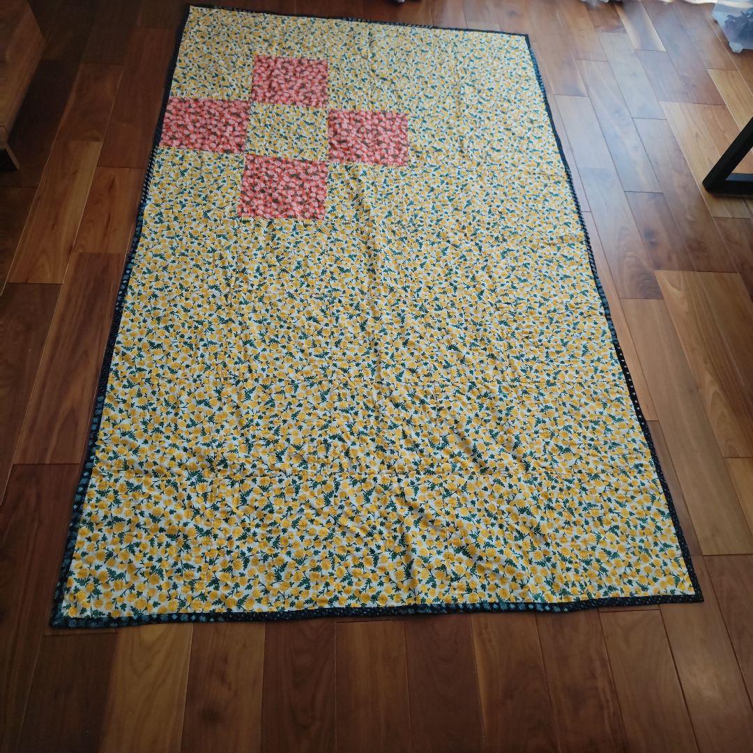 藍染古布のベッドカバーです。