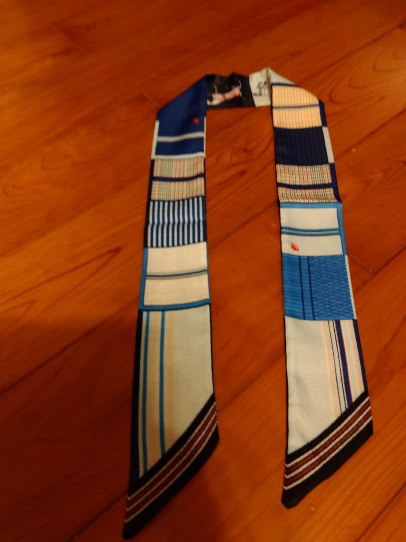 HERMES 馬モチーフ の ツイリー スカーフ