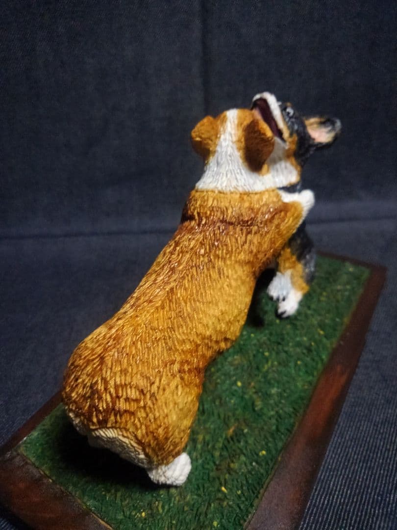 木彫りのコーギーコギプロ