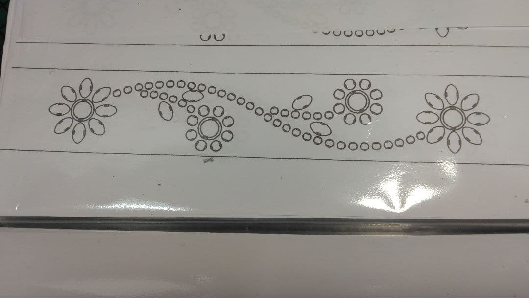 栃木レザー　ツタ&フラワースタッズベルト　ニッケル&ブラス