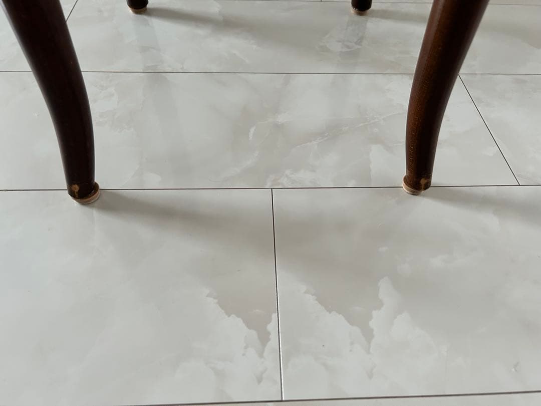 ダークブラウン 木製 曲木デザイン 椅子　Ａ