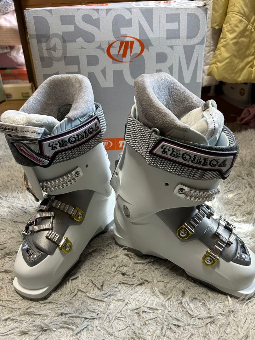 TECNICA スキーブーツ　23.5