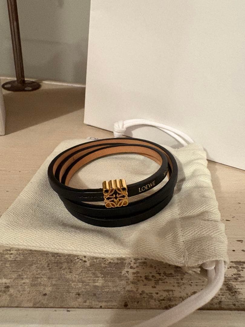 LOEWE ブラックレザー バングル