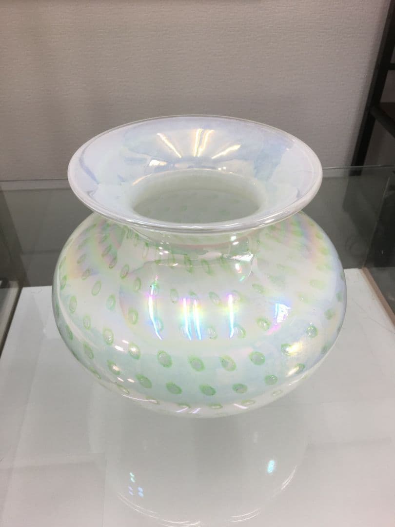 ♥ヴィンテージ ♥シェルホワイトに　グリーンのドット　花瓶