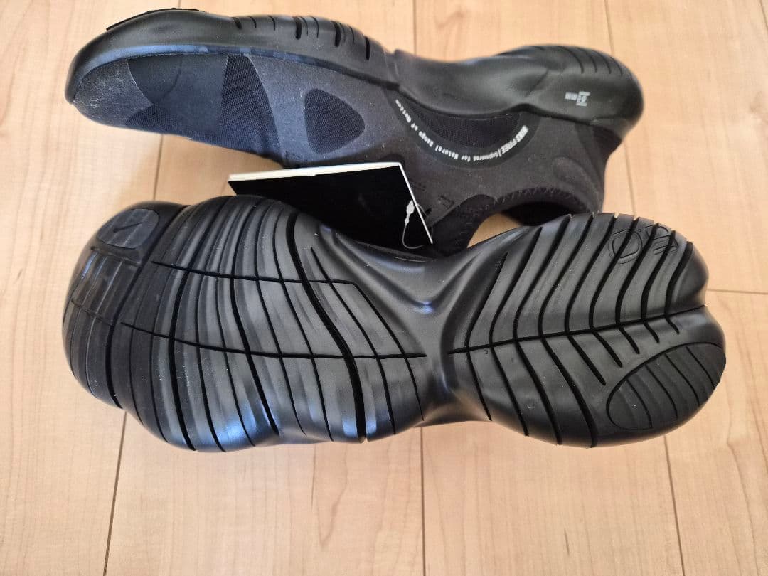 新品未使用タグ付き 27.5cm NIKEナイキ フリーラン5.0 　ブラック