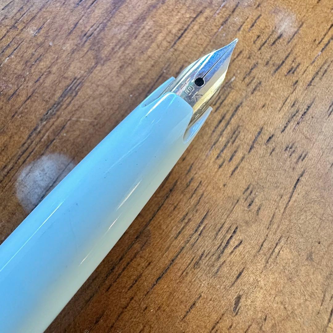 sailor セーラー　万年筆　レザー　白　ペン先　18k