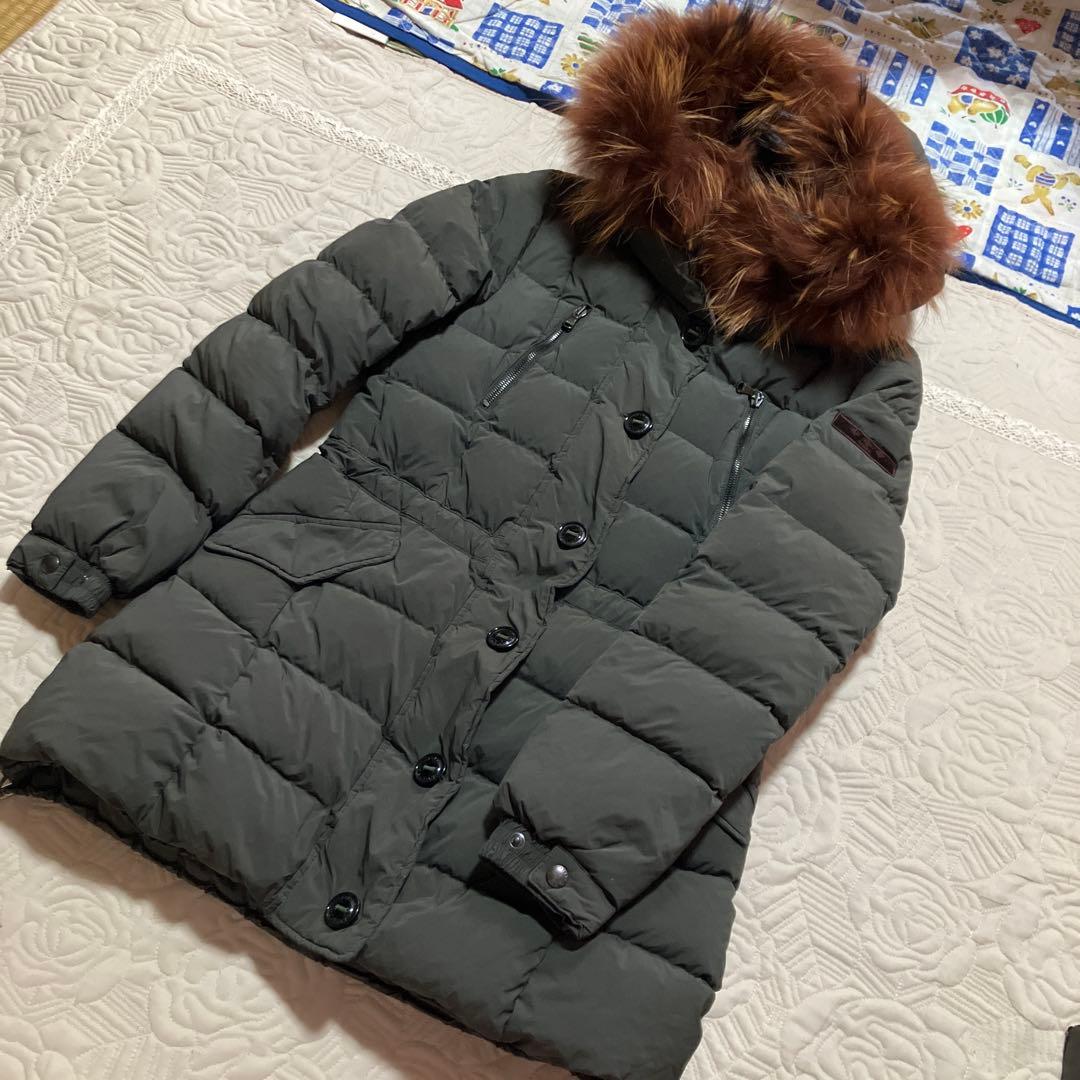 最終価格　TATRAS ダウンジャケット サイズ03 ファー付き　翌日には発送