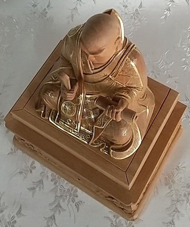 日蓮聖人坐像 2.5寸#079 金彩有り ◆白檀 木彫 仏像