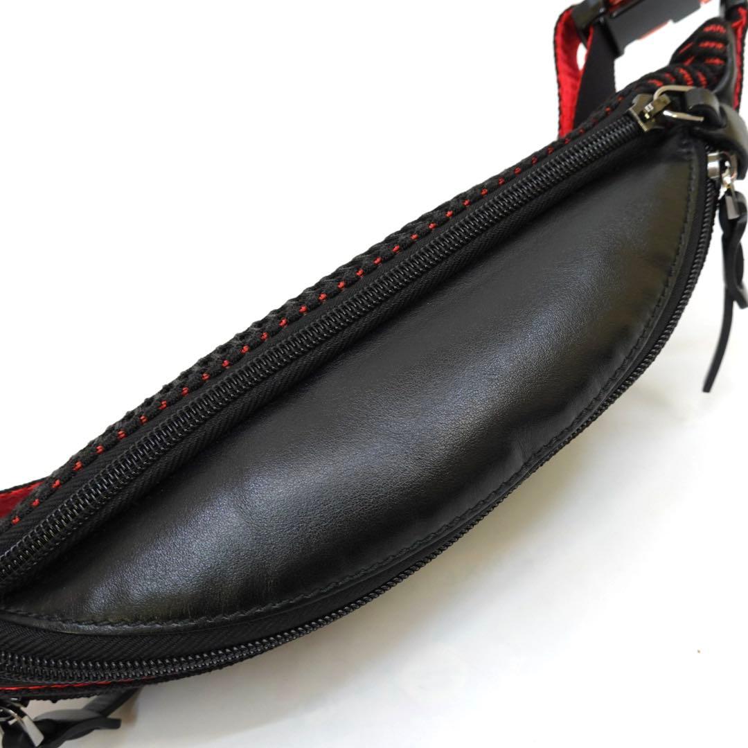 クリスチャンルブタン　ボディバッグ　ウエストポーチ　スタッズ　スパイク　ブラック