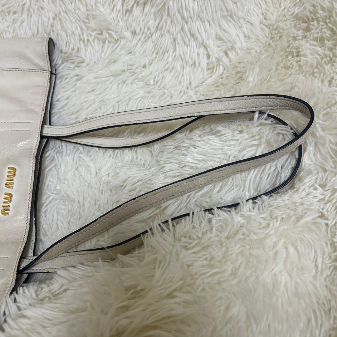 miumiu 白 ロゴ シンプル レザー トートバッグ ミュウミュウ