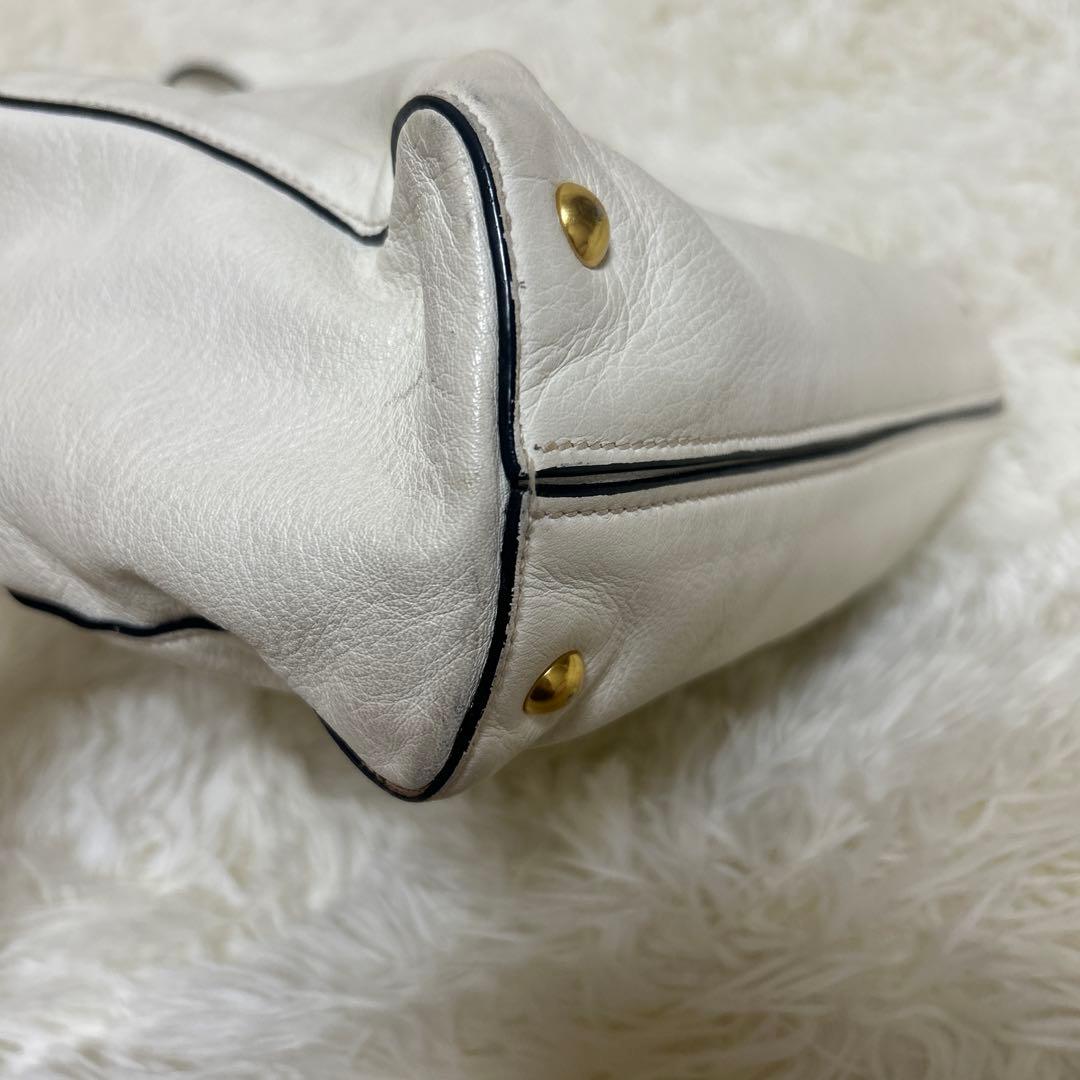 miumiu 白 ロゴ シンプル レザー トートバッグ ミュウミュウ