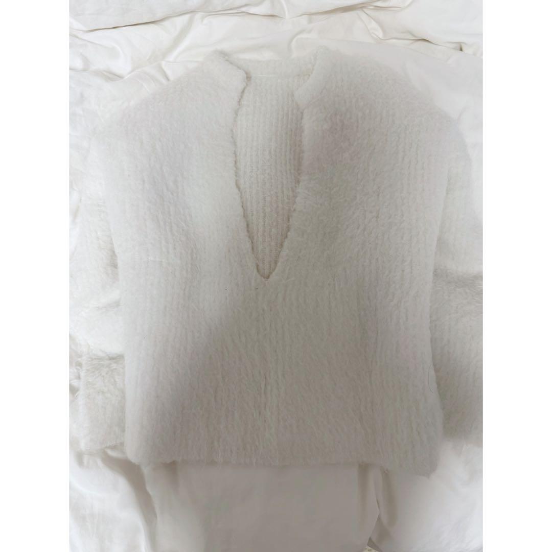 ウィムガゼット ニットVプルオーバー ホワイト 白 もこもこ 深め Vネック