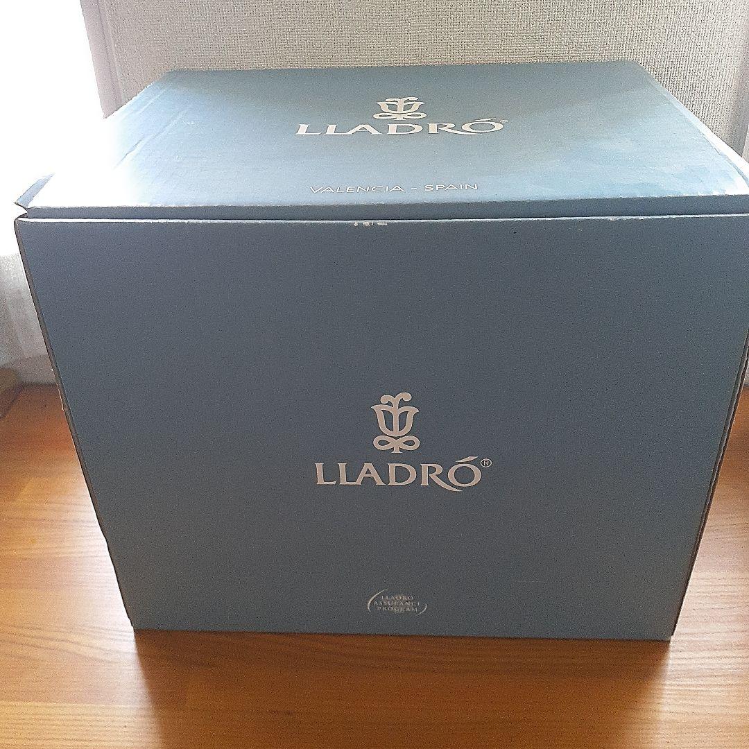 リヤドロ　陶器製 天使の像 約20cm