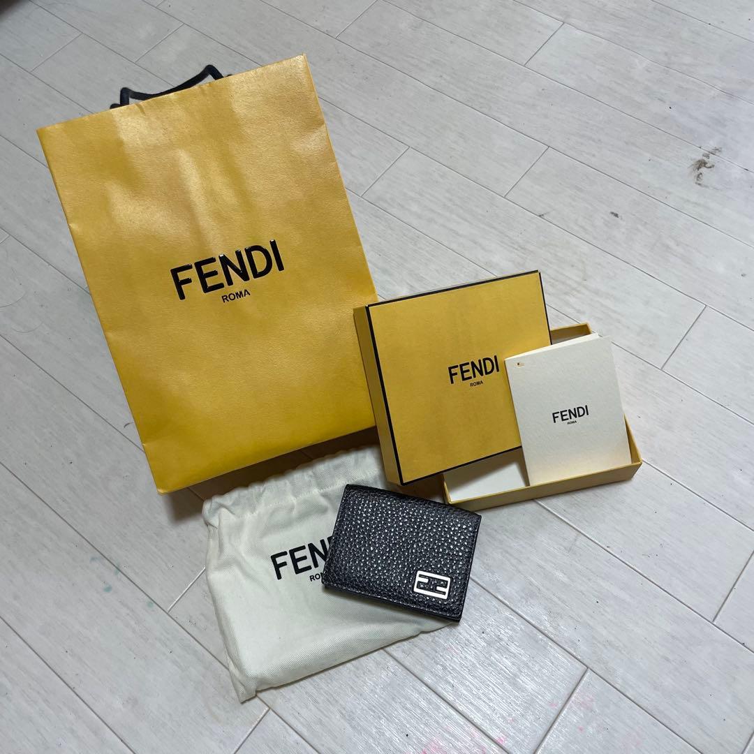 FENDI 三つ折り財布