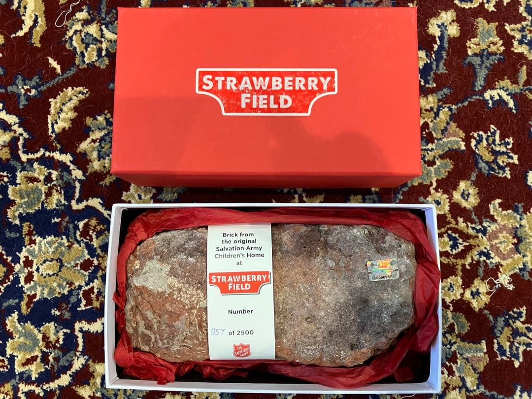 [希少品]ストロベリーフィールズ　レンガ ビートルズ ジョンレノン限定 証明書付