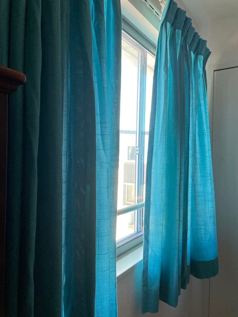 ターコイズブルー防炎カーテン２セット
