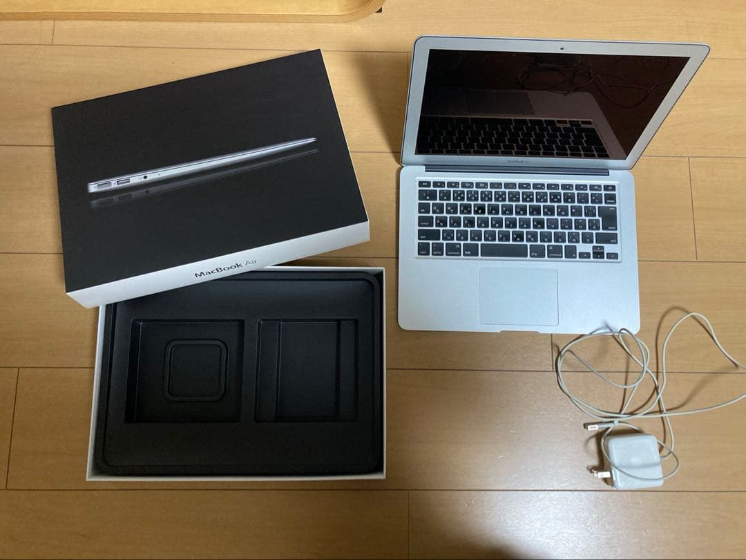 【起動OK】MacBook Air 13 4GB SSD128 初期化済
