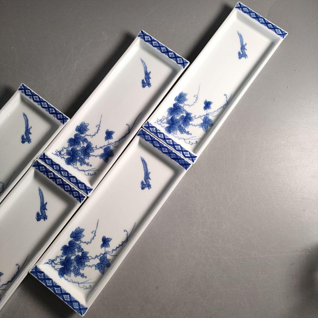 A1331-1/有田焼/辻精磁社 十四代辻常陸/染付栗鼠葡萄文長皿5客/共箱/