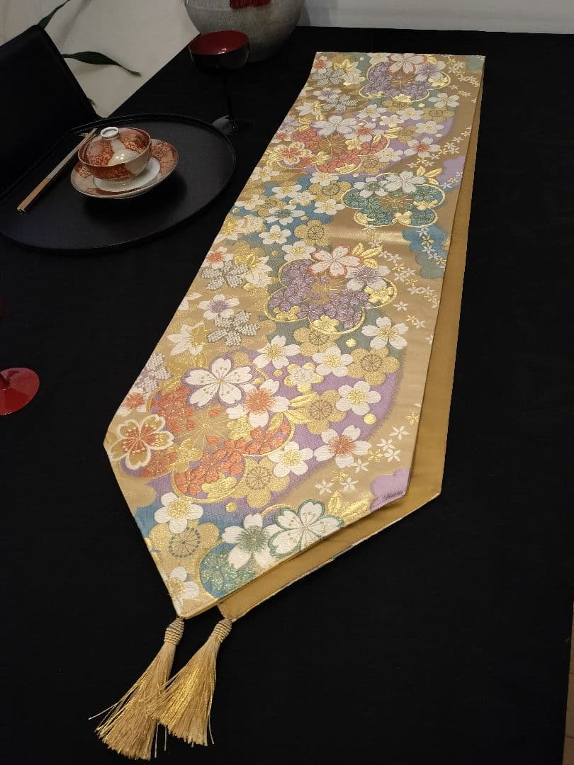 A952★逸品‼️豪華刺繍‼️ひな祭り‼️テーブルランナー2m13cm