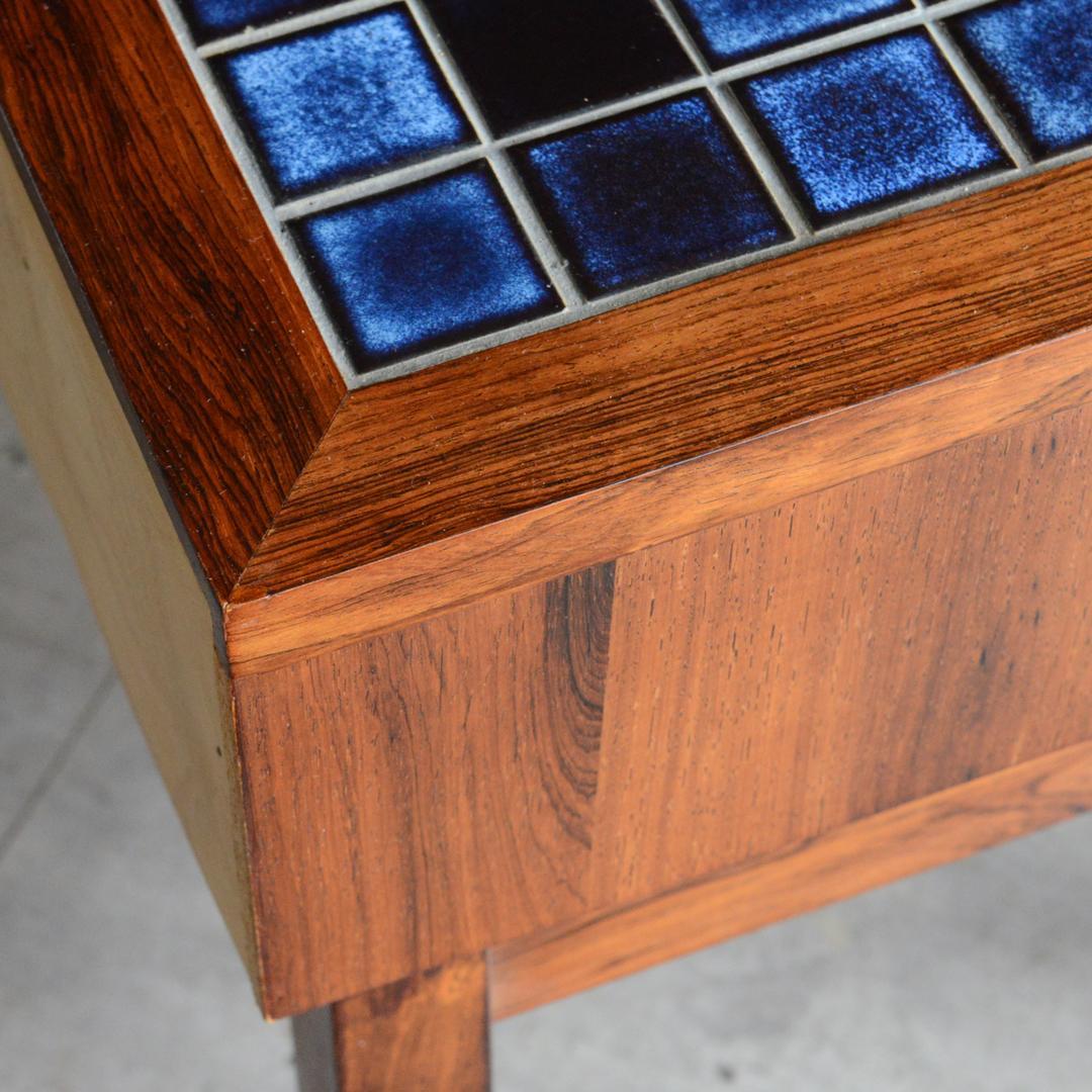 デンマーク 北欧ヴィンテージ ブルータイルトップ ローズウッドチェスト 北欧家具