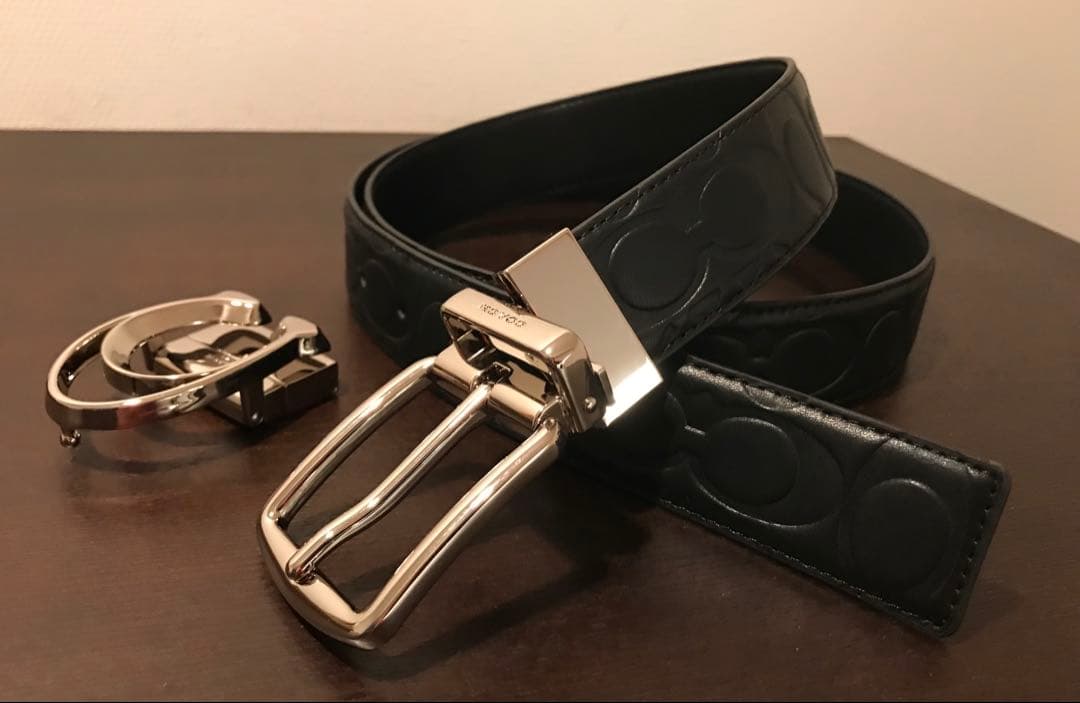 新品COACHコーチシグネチャーフリーサイズリバーシブルベルトギフト箱付き