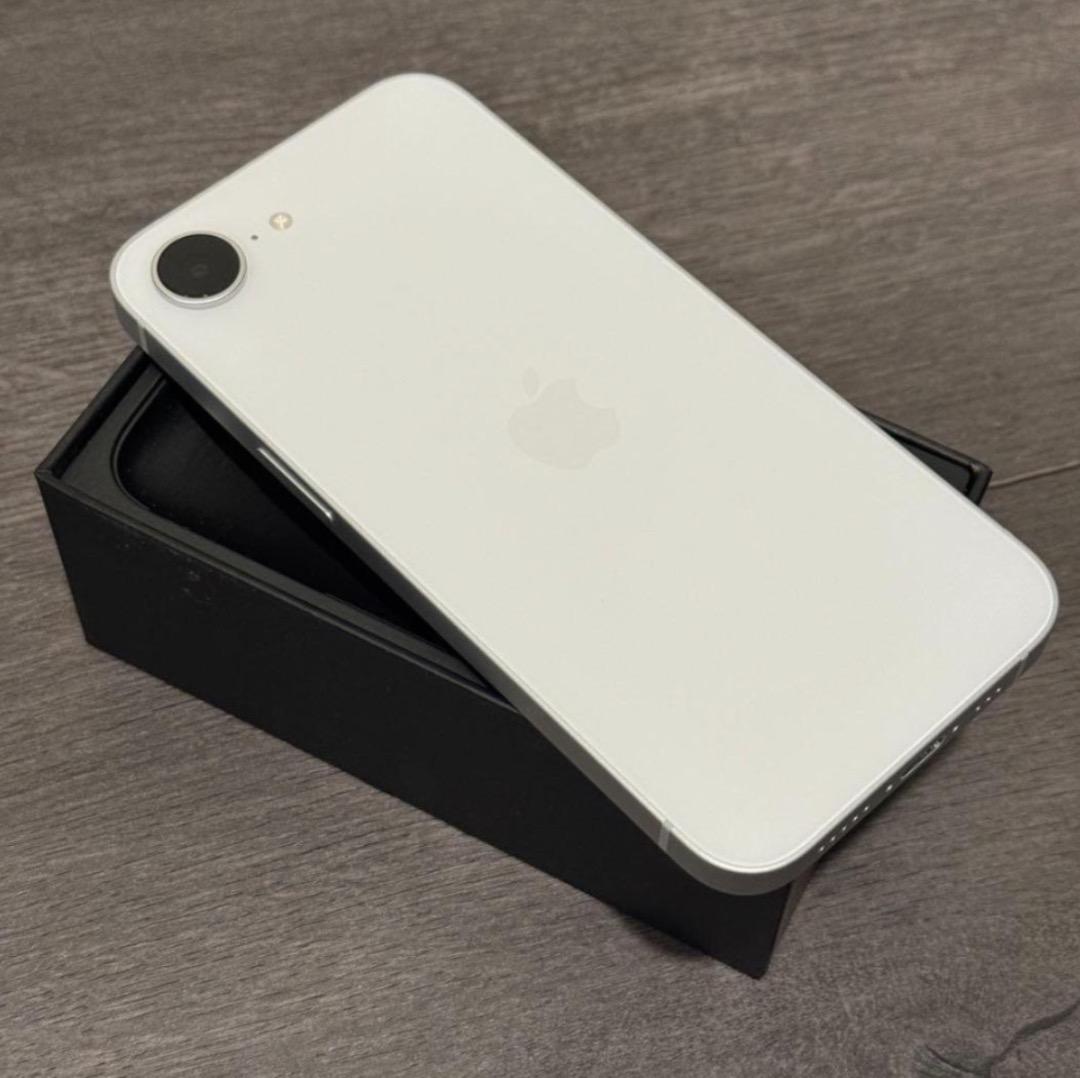 【バッテリー100％】【新品同様】iPhone 16e｜128GB｜SIMフリー