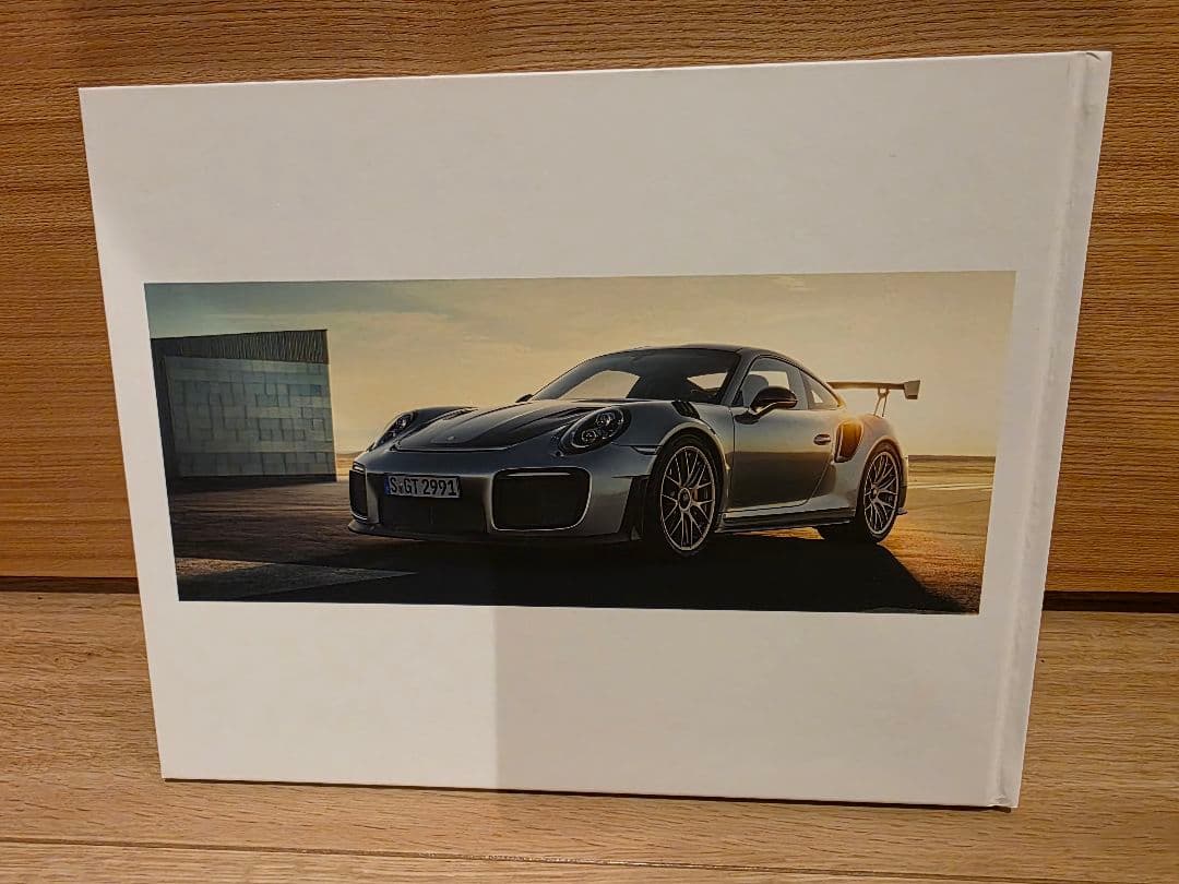 ポルシェ 911 GT2RS カタログ