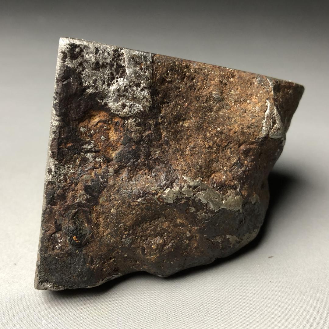 アルタイ隕石 鉄隕石　外皮付き隕石　エンドカット　原石　重さ約415ｇ