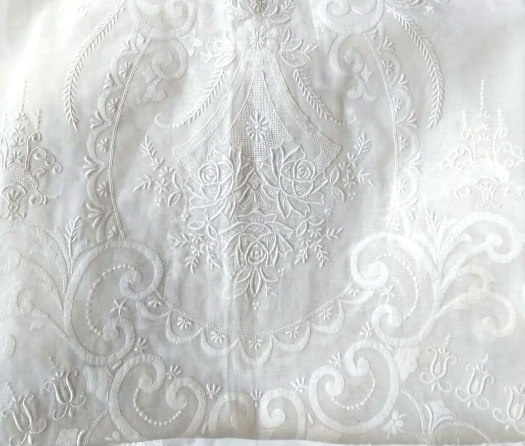 近沢レース　刺繍テーブルクロス　235cmx265cm 未使用　圧巻の美しさ