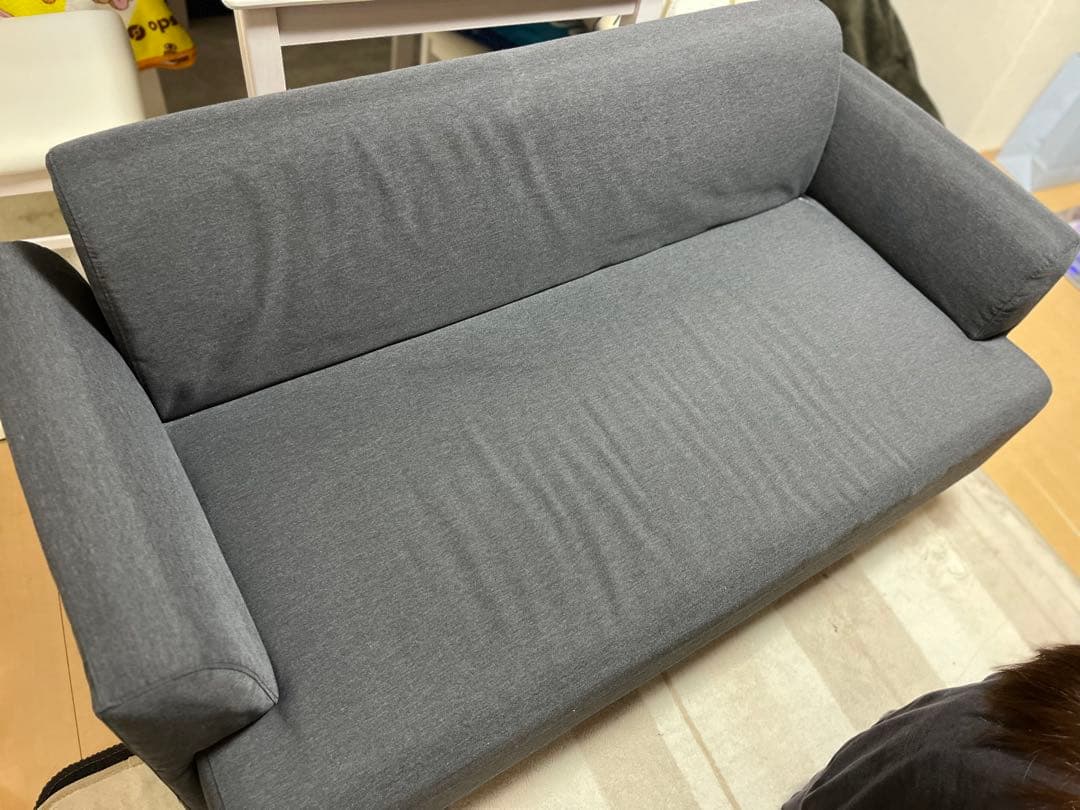 【値下げ交渉可】グレーの3人掛けファブリックソファ