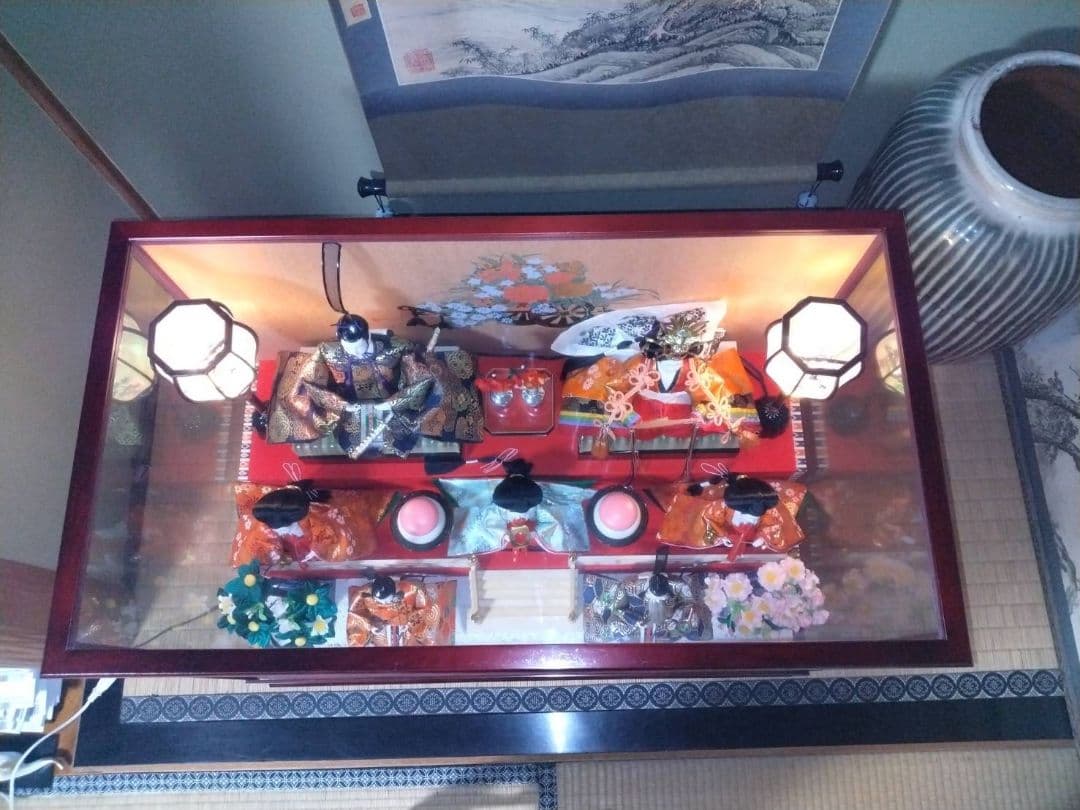 伝統的雛人形 ガラスケース入り