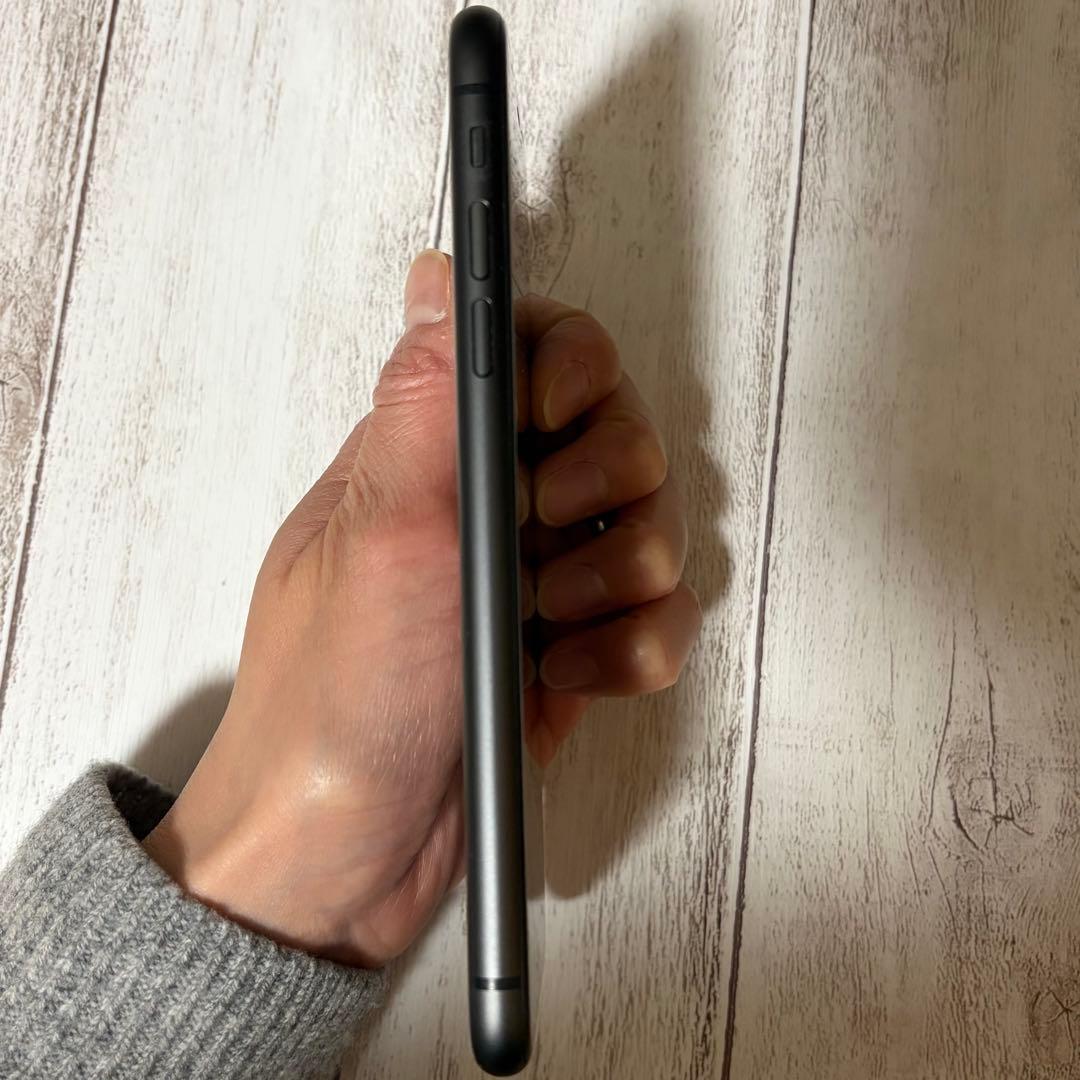ももiPhone11 本体 64GB ブラック バッテリー残量84%
