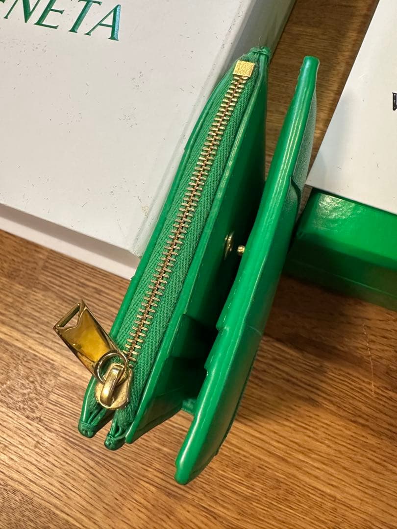 ボッテガヴェネタ カセット　コンパクトウォレット　二つ折り　箱あり