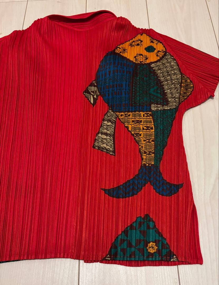 プリーツプリーズ　トップス　サイズ3 赤色