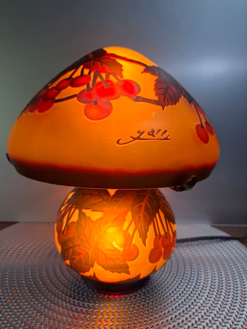 限定セール‼️アンティークガレ風キノコ型　テーブルランプ　被せガラス　サクランボ