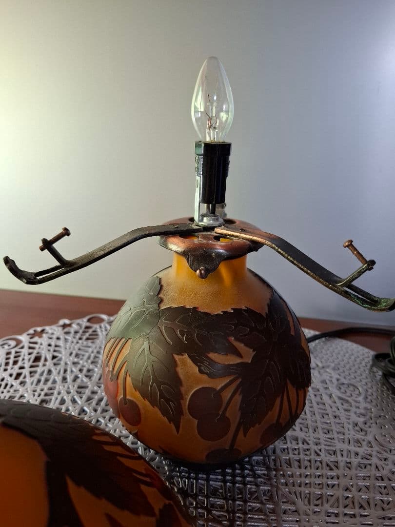 限定セール‼️アンティークガレ風キノコ型　テーブルランプ　被せガラス　サクランボ