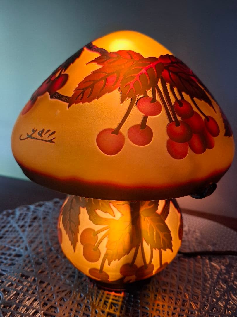 限定セール‼️アンティークガレ風キノコ型　テーブルランプ　被せガラス　サクランボ