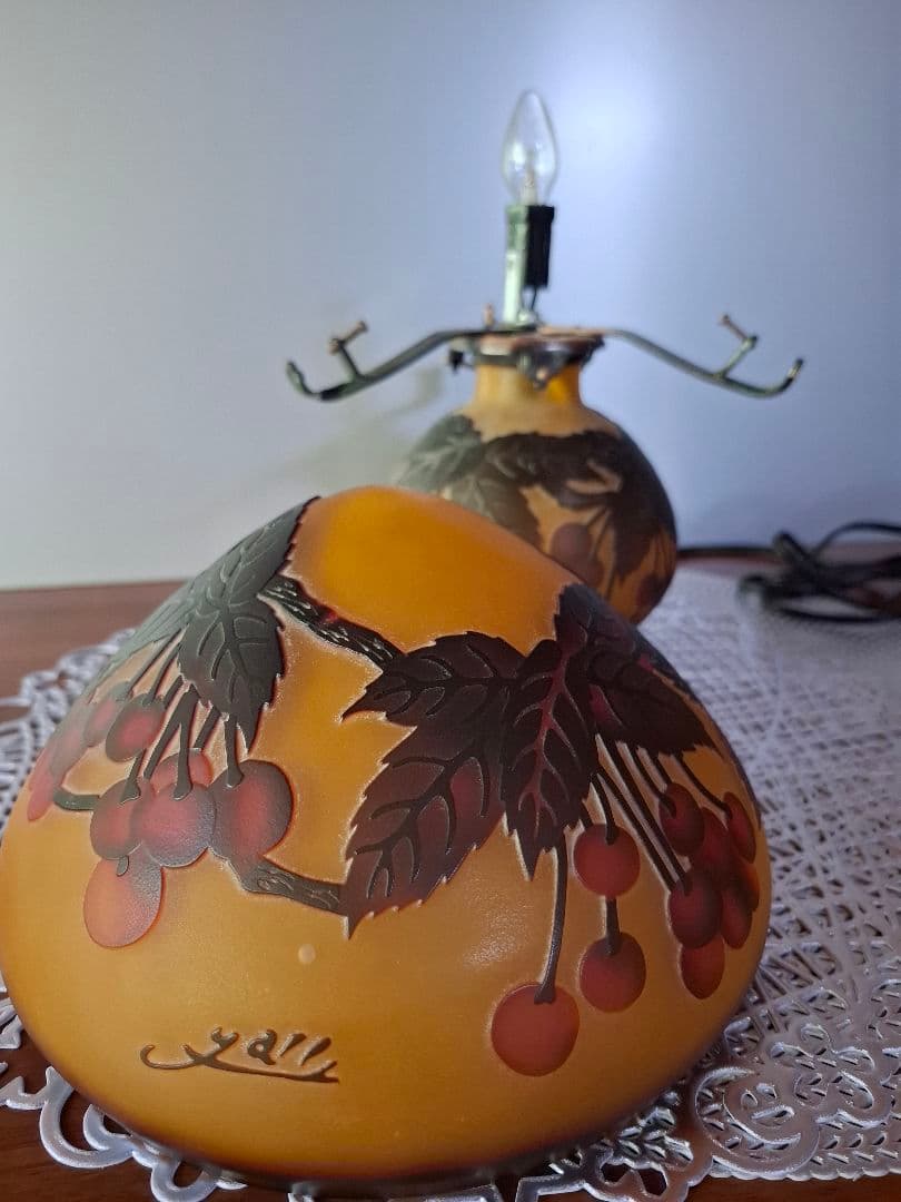 限定セール‼️アンティークガレ風キノコ型　テーブルランプ　被せガラス　サクランボ