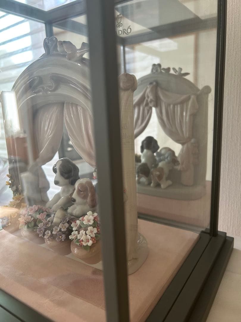 専用ガラスケース付　リヤドロ　可愛い眺め　犬