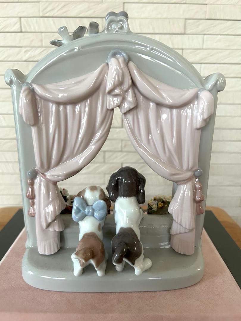 専用ガラスケース付　リヤドロ　可愛い眺め　犬