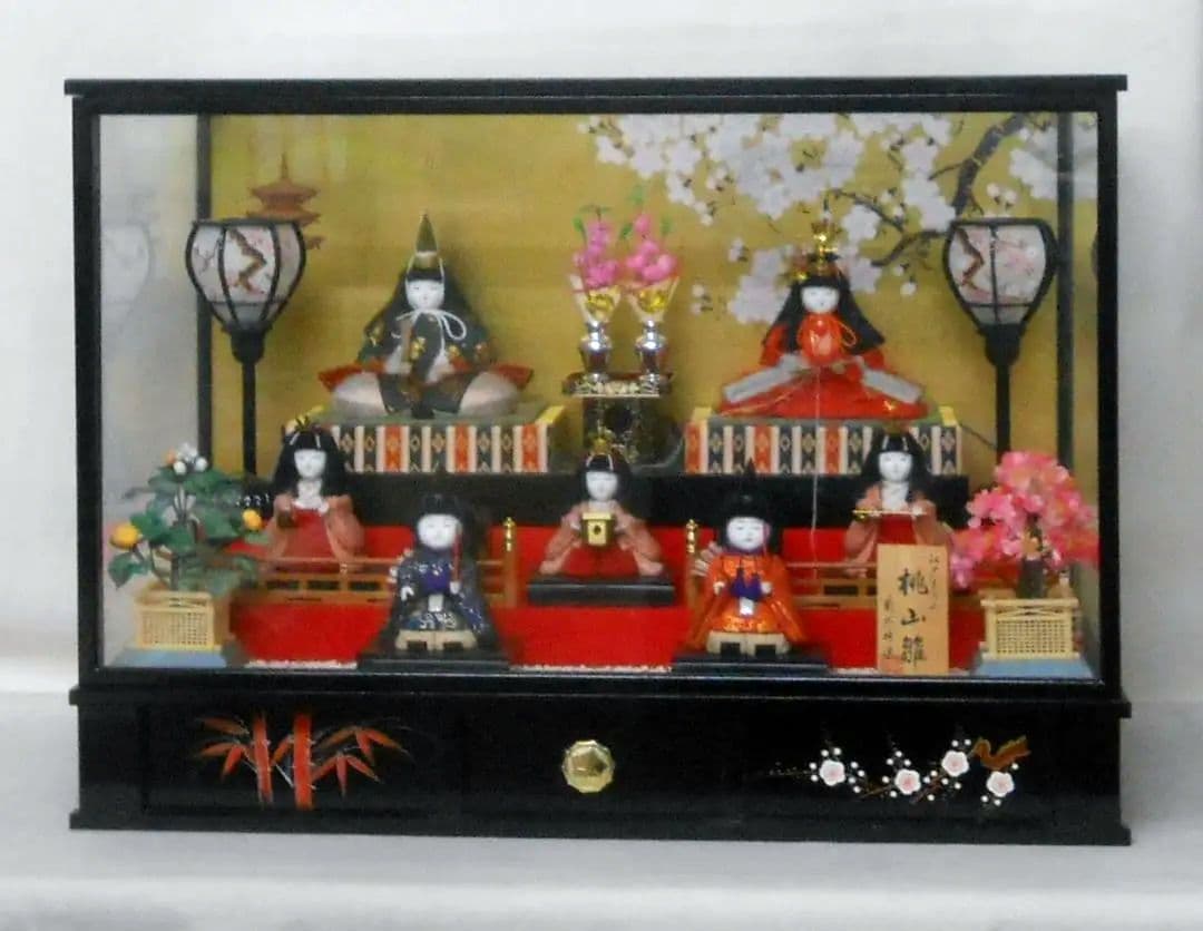 G03 ガラスケース 塗枠 高さ約53㌢ 幅約73㌢ 奥行約42㌢ 木目込雛