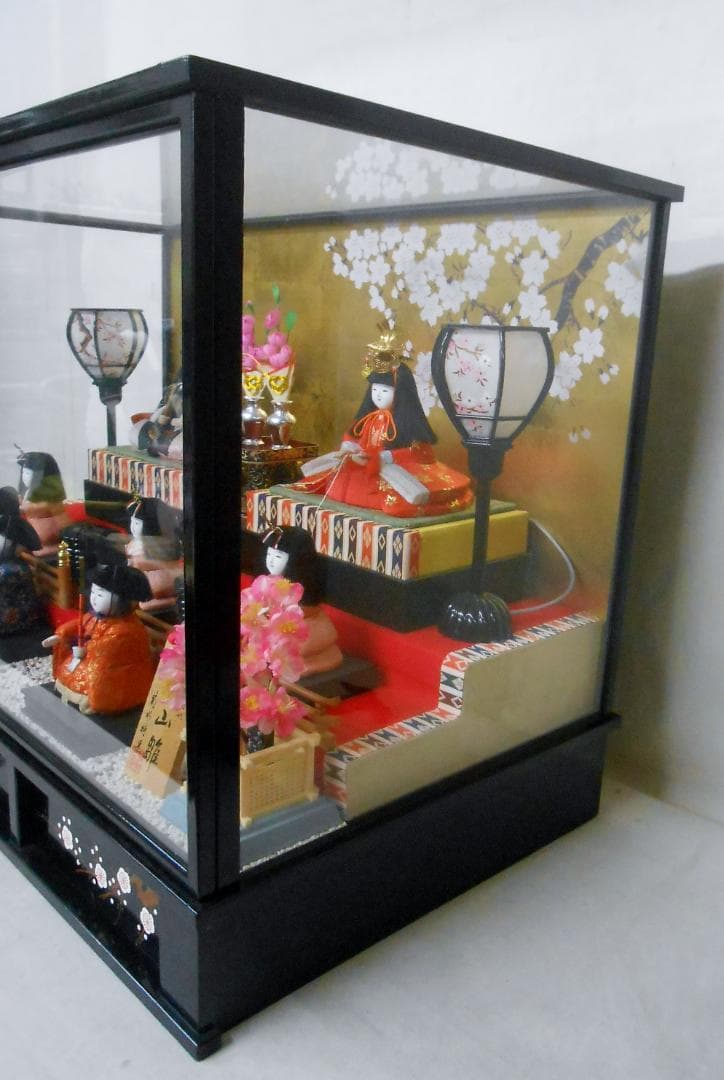 G03 ガラスケース 塗枠 高さ約53㌢ 幅約73㌢ 奥行約42㌢ 木目込雛