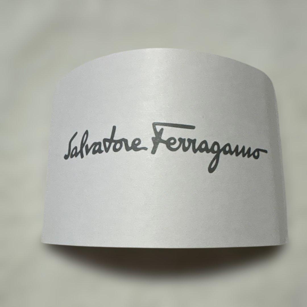 未使用　サルヴァートーレ フェラガモ ガンチーニ　ミニバック チャーム　レザー