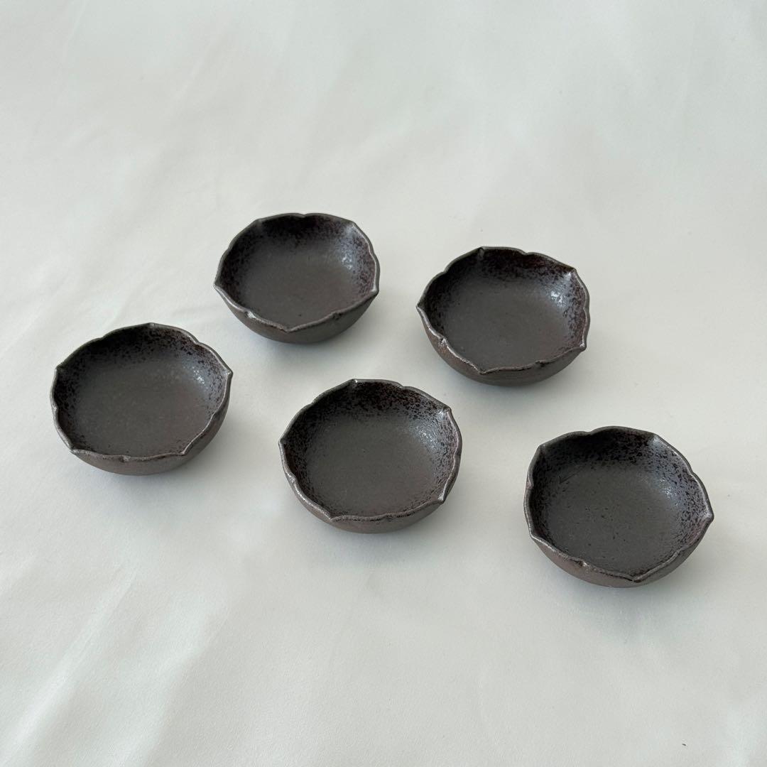 ダークブラウン　陶器の浅い小鉢　5個セット