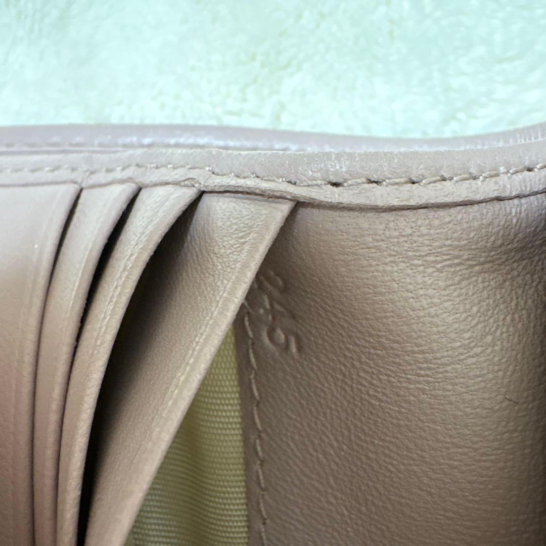 miumiu マテラッセ 二つ折り財布 コンパクト ピンクベージュ　付属品完備