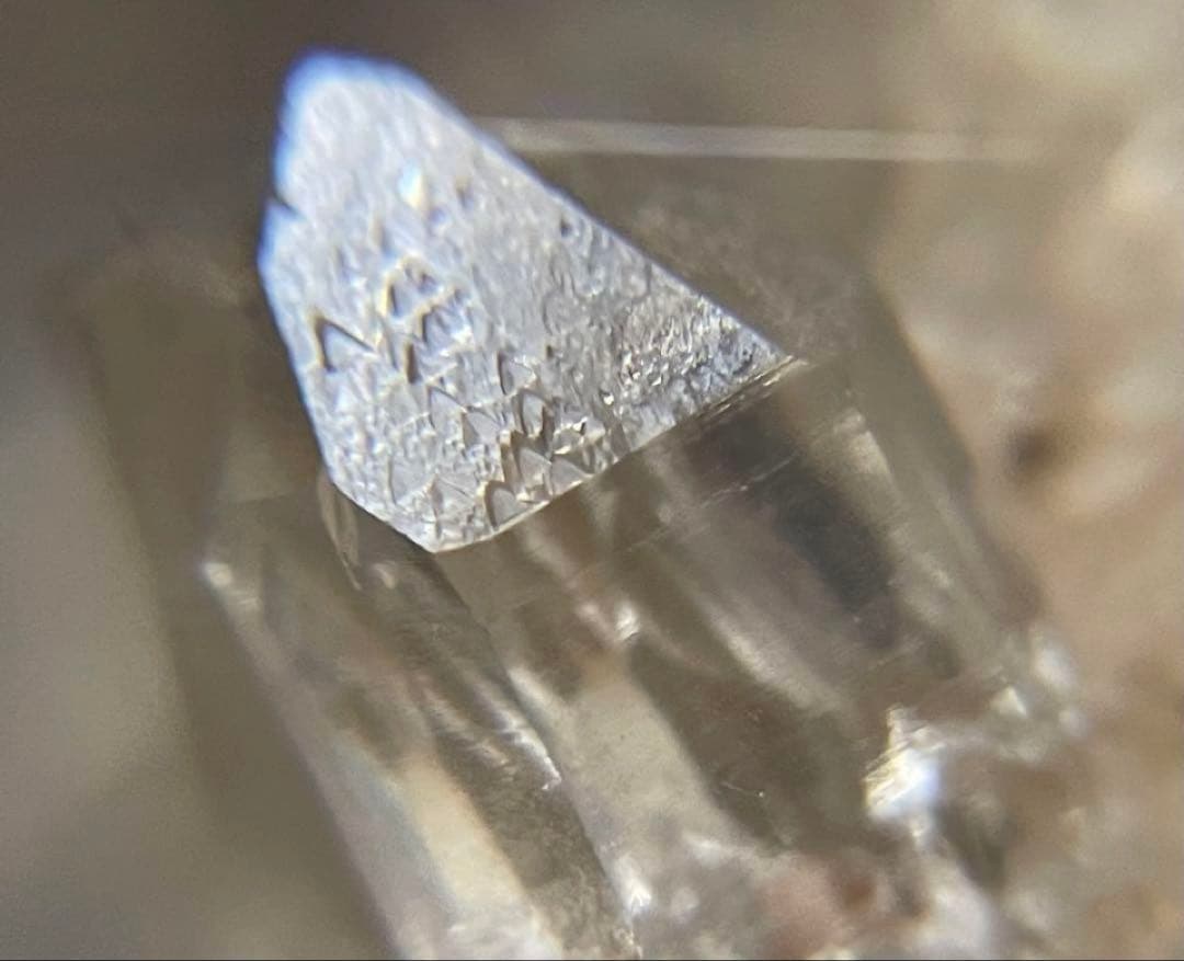 ピンクマニカラン水晶クラスター　レコードキーパー△たくさん　セルフヒールド　貫入