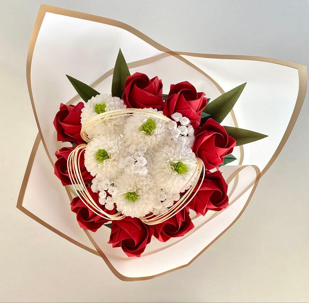 【受注生産】赤と白の折り紙フラワーブーケ マム バラ 正月 紅白 和モダン 水引