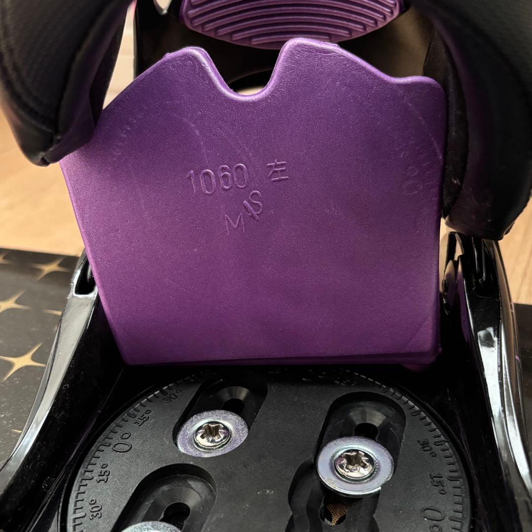 Swivel 黒と紫のスノーボードとビンディングのセット 140cm